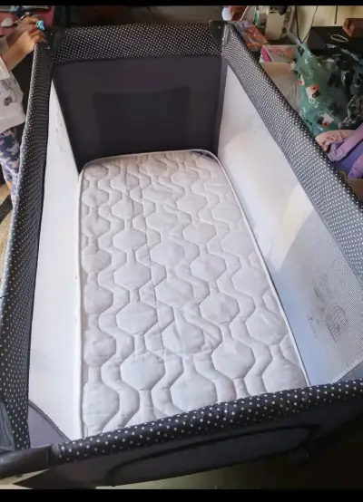 Cuna corral para bebé negra - miniatura 3