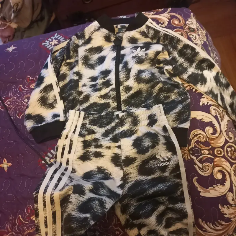 Conjunto deportivo infantil adidas animal print - 2