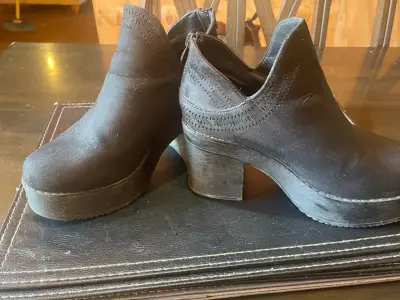 Botines negros de taco alto - miniatura 1
