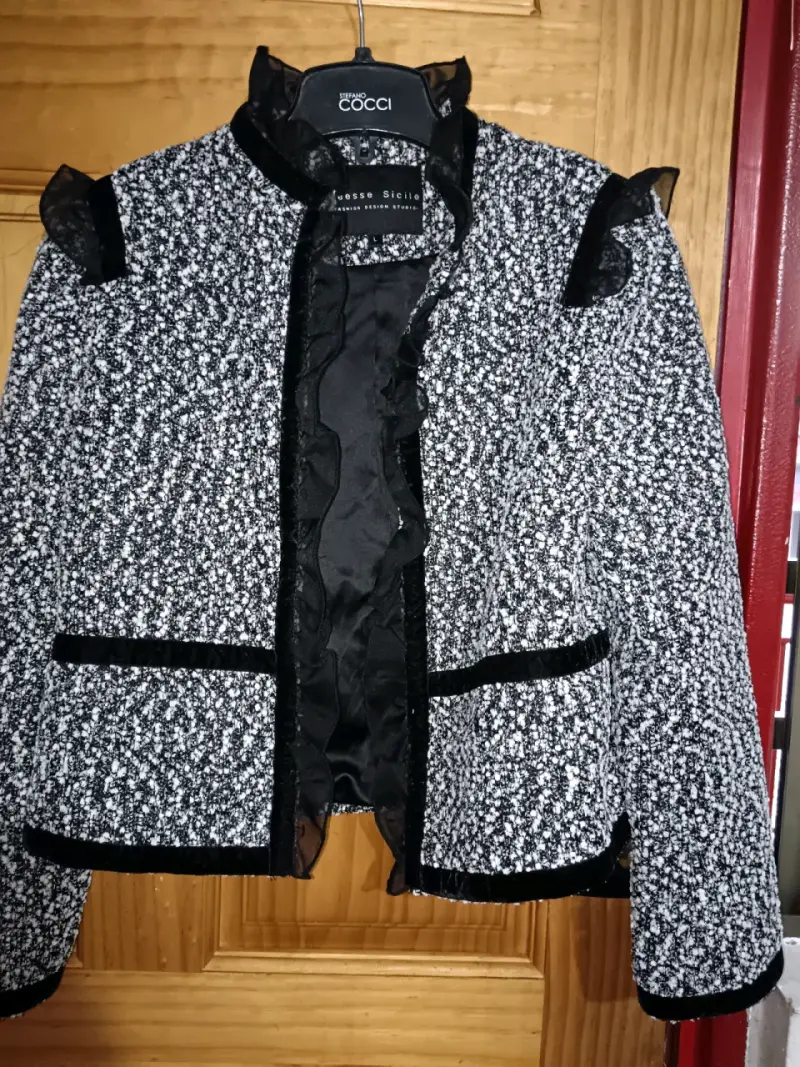 Chaqueta tweed blanca y negra