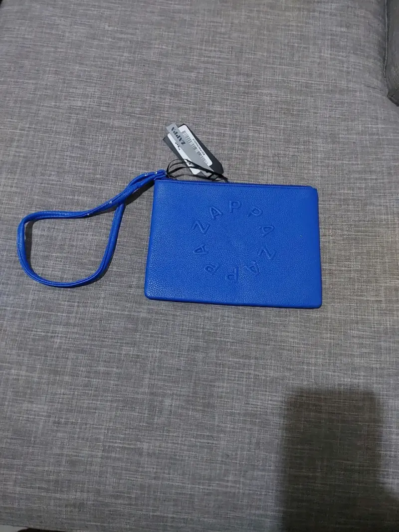 Clutch azul con correa