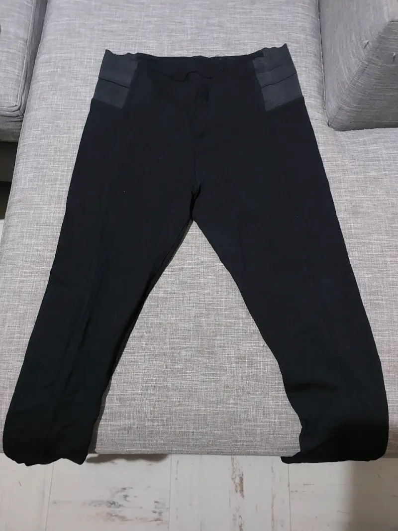 Pantalones negros elásticos