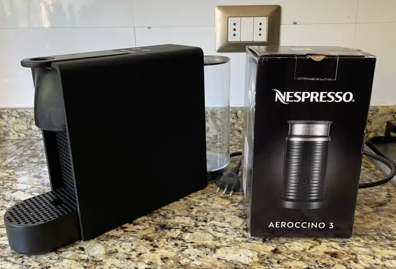 Máquina de café Nespresso y Aeroccino - 1