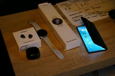 Samsung Galaxy fold 7 + watch 7 de 44mm mas buds - miniatura 5