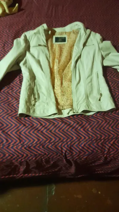 Chaqueta beige con cierre metálico - miniatura 1