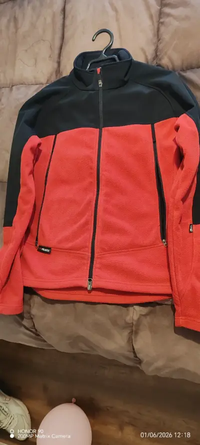 Chaqueta polar roja y negra - miniatura 2