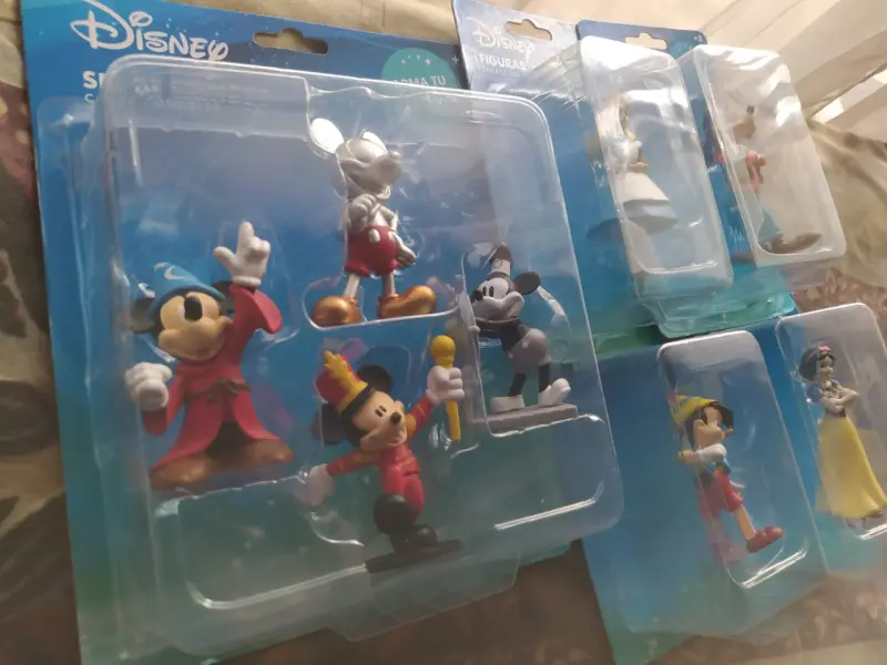 Set de figuras Disney coleccionables - 1