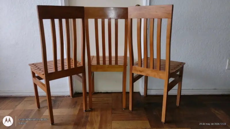 Set de tres sillas de madera - 2