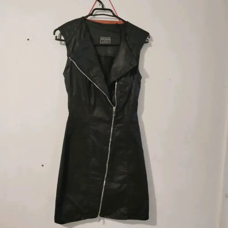 Vestido negro de cuero sin mangas - 2