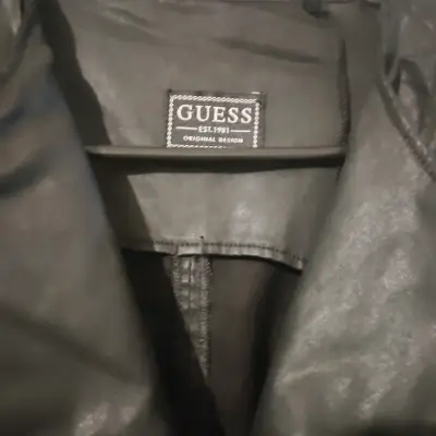 Vestido negro de cuero sin mangas - miniatura 3