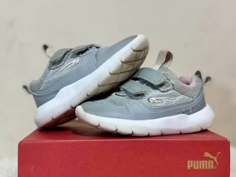 Zapatillas grises con velcro para niñas - 1