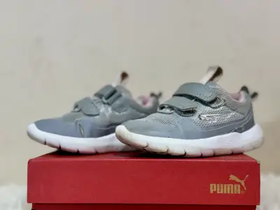 Zapatillas grises con velcro para niñas - miniatura 2