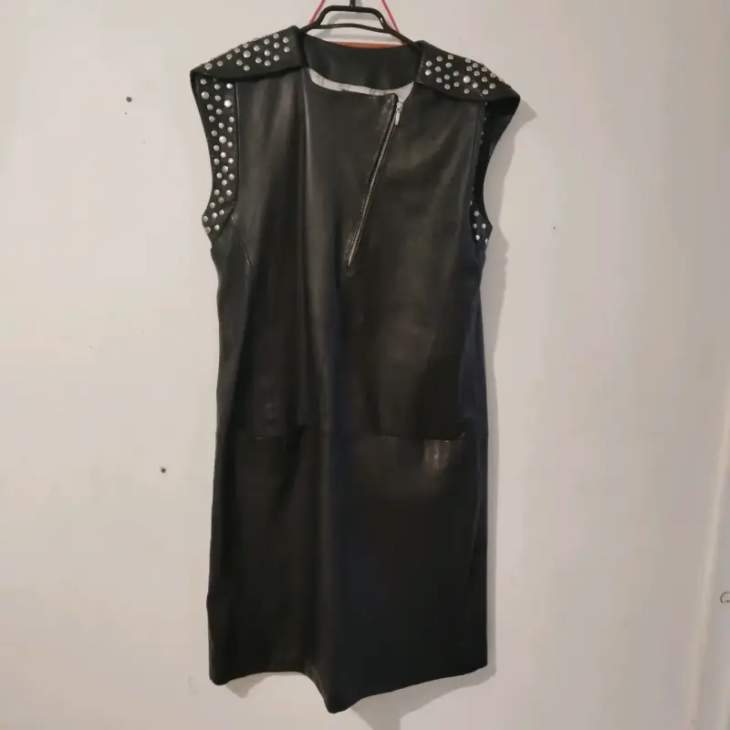 Chaleco negro con tachas - 3