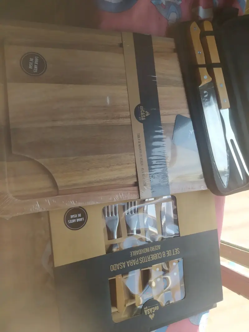 Set de cuchillos y tablas para asado - 2