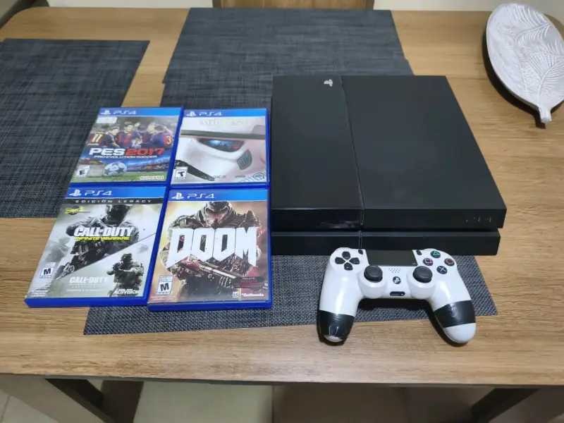 Consola PS4 fat + 4 juegos - 1