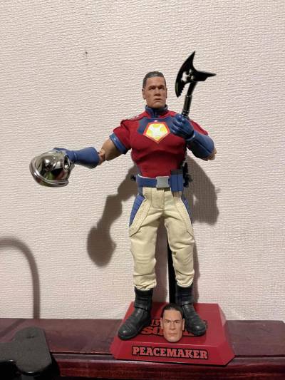 Figura de acción Peacemaker - miniatura 5