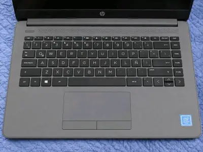 Notebook HP negro - miniatura 3