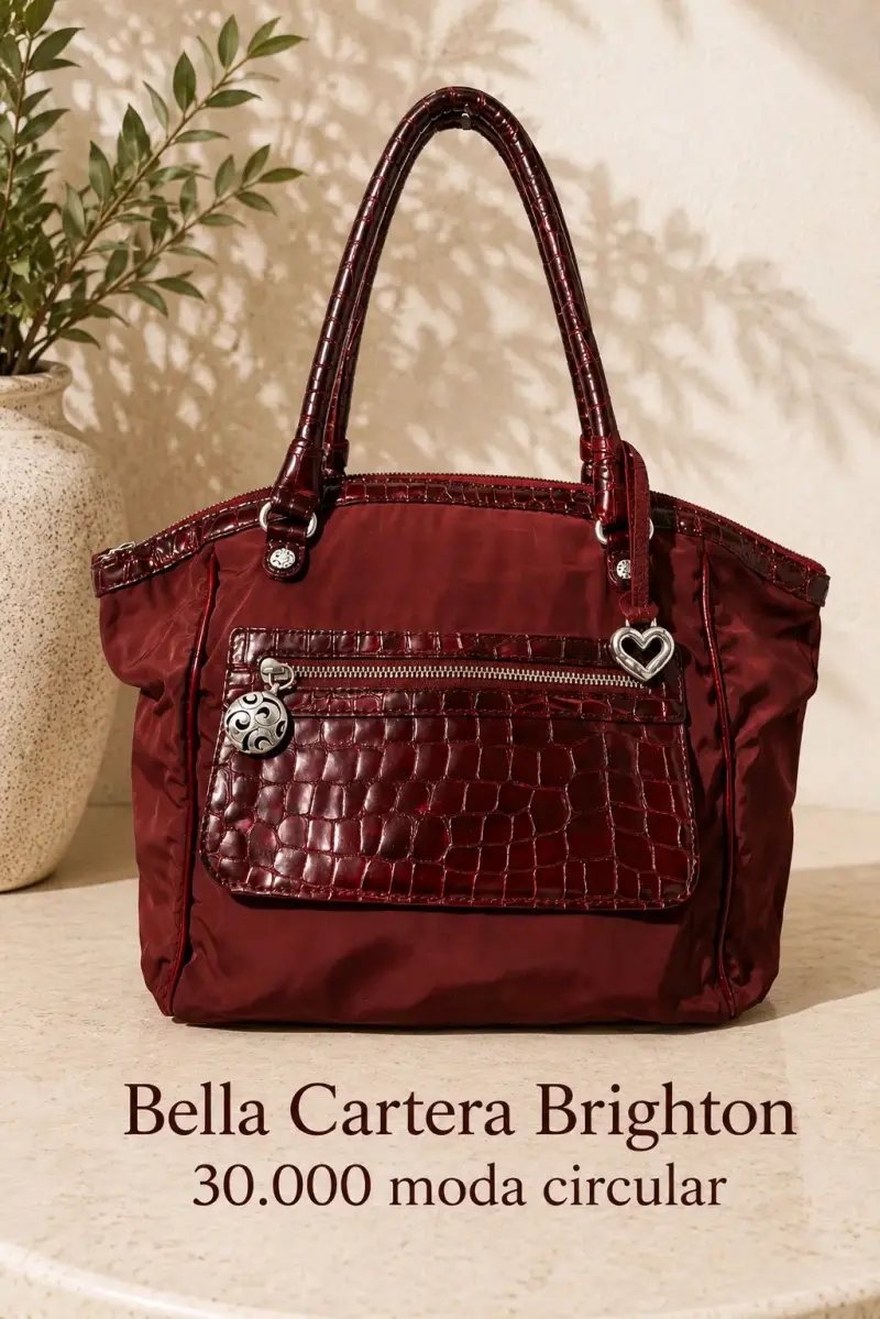 Cartera burdeos con diseño elegante