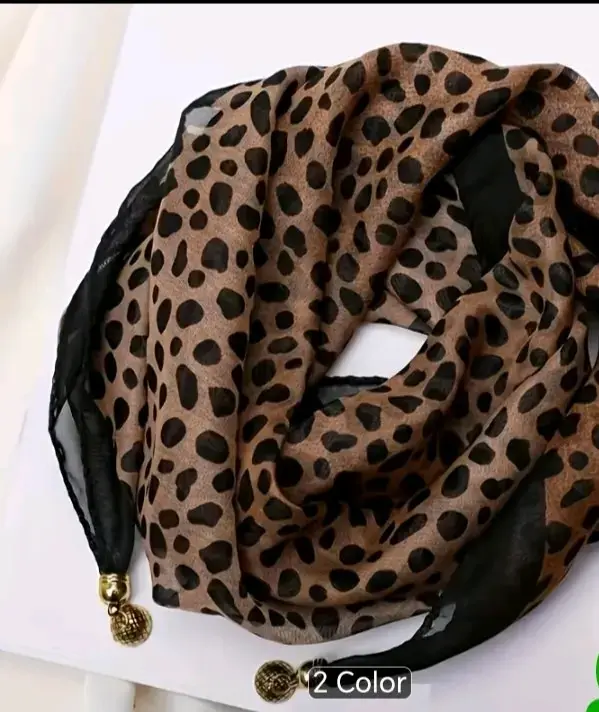 Pañuelo estampado negro y dorado - 2