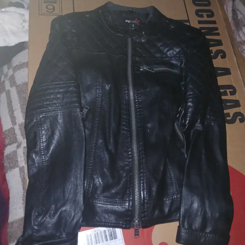 Chaqueta moto negra de cuero