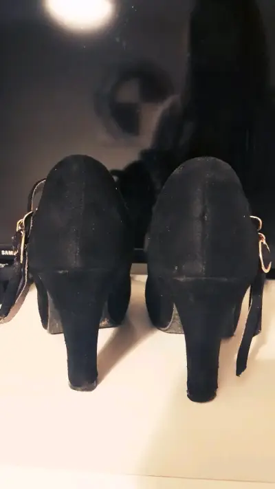 Zapatos de tacón negro con hebillas - miniatura 2