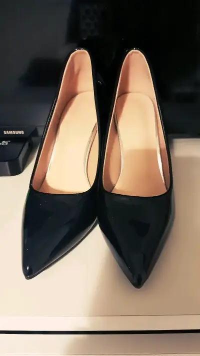 Zapatos de tacón negro - miniatura 1