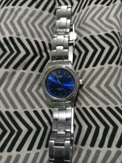 Reloj de pulsera Casio azul - miniatura 1