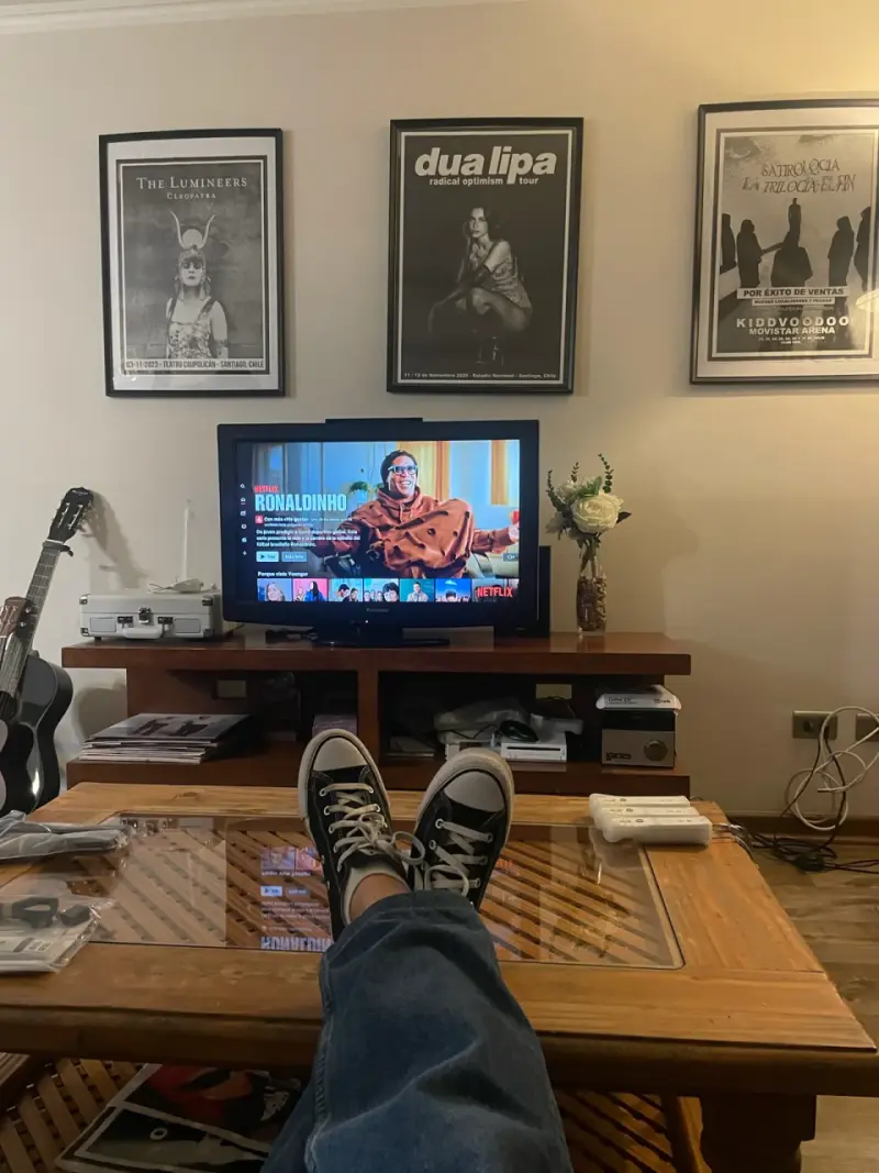 Televisor Panasonic Viera 32 pulgadas + Roku - 2