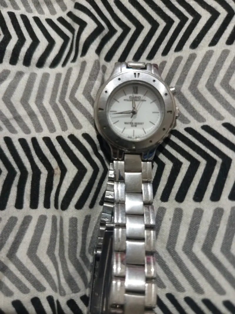 Reloj Casio resistente al agua - 1