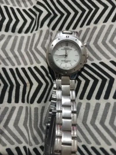 Reloj Casio resistente al agua - miniatura 1