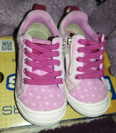 Zapatillas rosadas con estrellas - miniatura 1