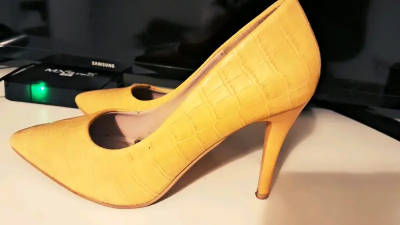 Zapatos amarillos de charol - 2