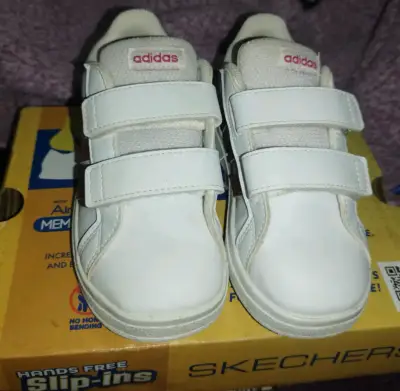 Zapatillas blancas Adidas con velcro - miniatura 1