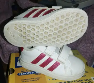 Zapatillas blancas Adidas con velcro - miniatura 2