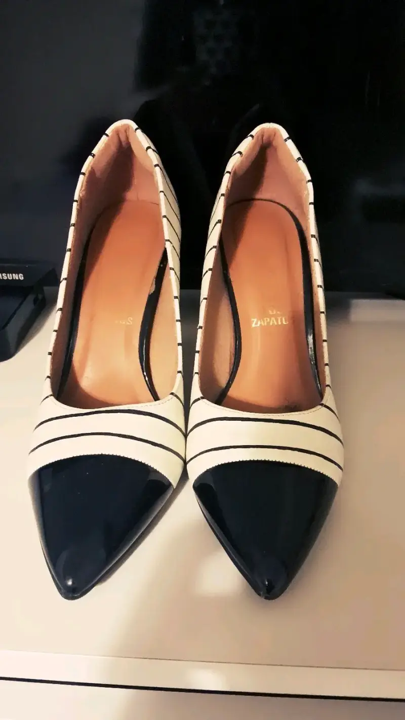 Zapatos de tacón blanco y negro - 1