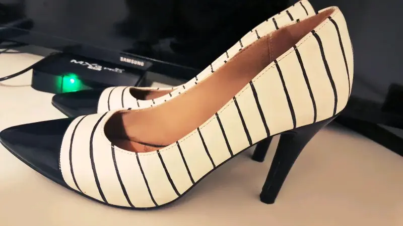 Zapatos de tacón blanco y negro - 3