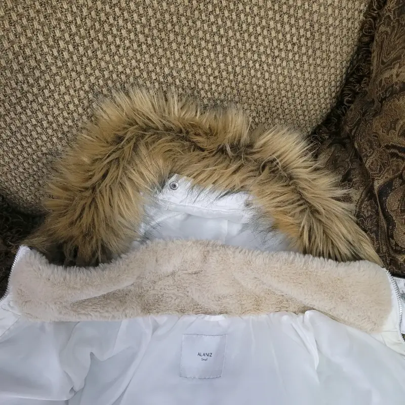 Chaqueta blanca con capucha - 2