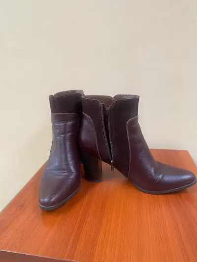 Botines marrones con taco alto - miniatura 1