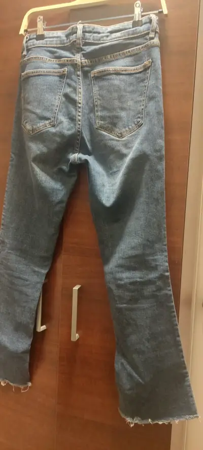 Jeans azul desgastado - miniatura 3