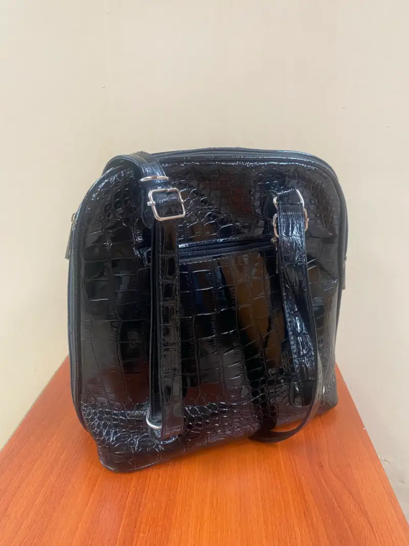 Cartera negra efecto cocodrilo - 1