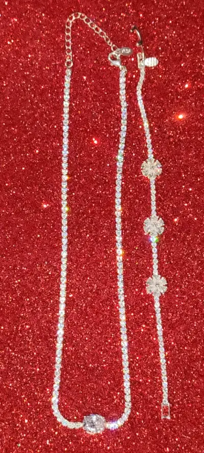 Collar y pulsera brillantes - miniatura 1