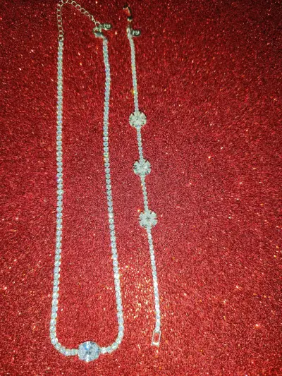 Collar y pulsera brillantes - miniatura 2