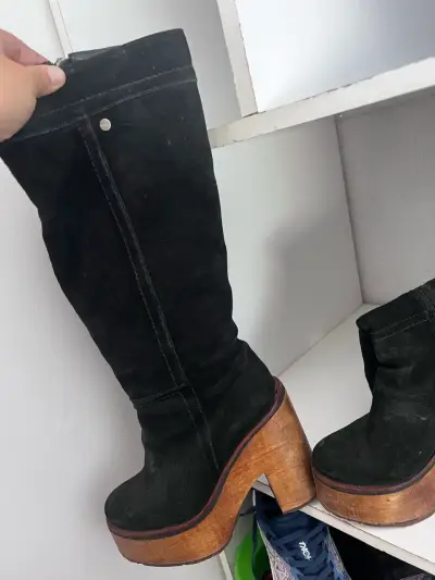 Botas negras con taco plataforma - miniatura 1
