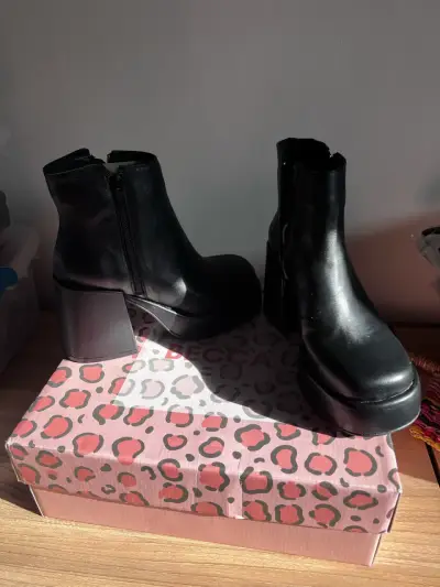 Botines negros con plataforma - miniatura 1
