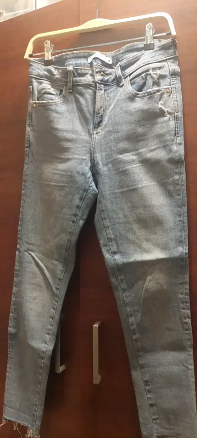 Jeans azules desgastados - miniatura 1