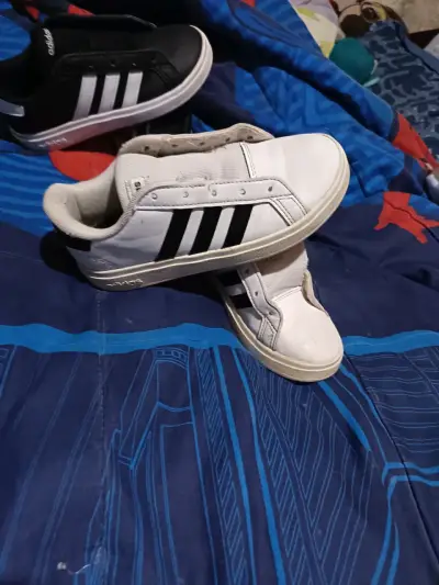 Zapatillas Puma, Adidas - miniatura 1