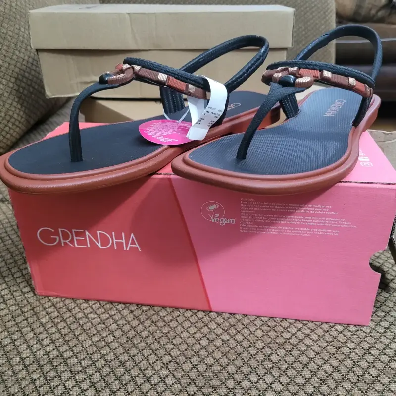 Sandalias Grendha negras y marrones - 2