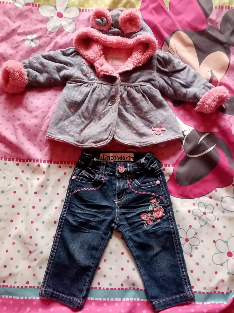 Conjunto bebé chaqueta y jeans