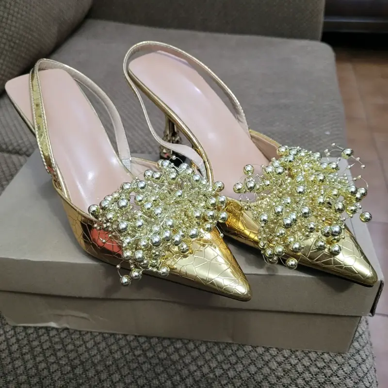 Zapatos dorados con apliques N°35