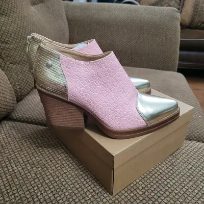 Zapatos rosados con punta dorada - miniatura 2